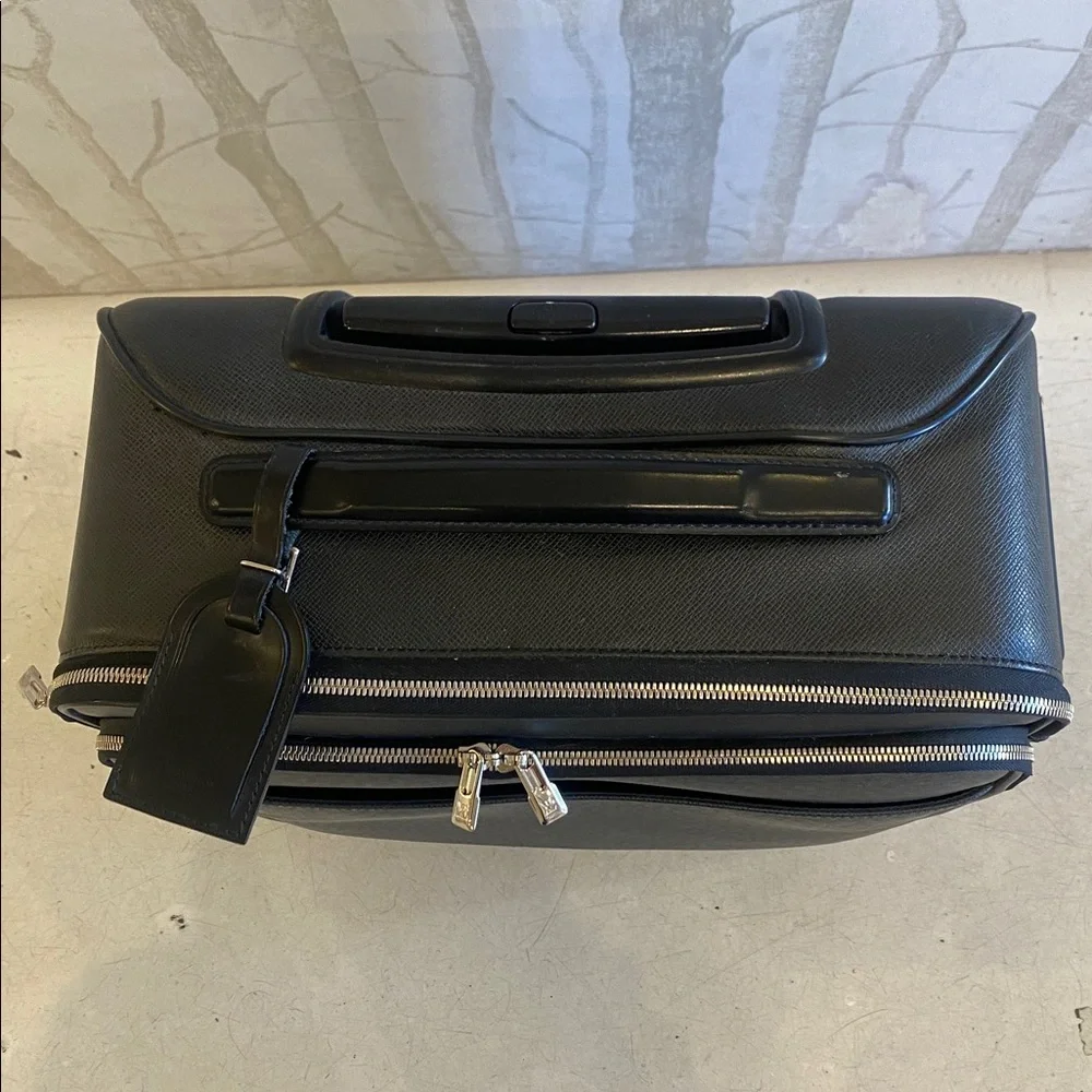 Louis Vuitton Taiga Pegasus Legere Business Carry Noir Bag Suitcase Black
